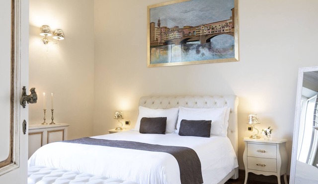 ARTWORK APARTMENT IN FLORENCE CITY CENTER