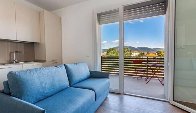 Balcony Tower View - Modern Apartment with Private Parking