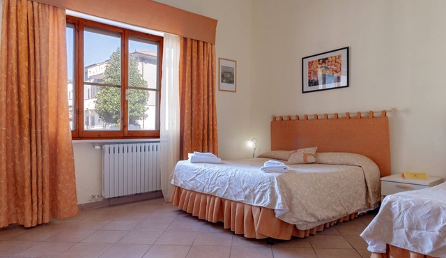 'Bandb Cindy - Yellow Room' with Shared Garden, Wi-Fi and Air Conditioning