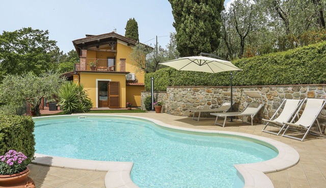 Beautiful private villa for 4 guests with WIFI, A/C, private pool, TV and terrace