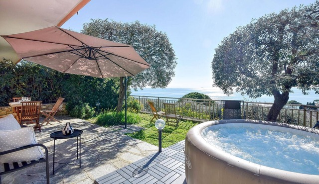 Beach front apartment in Recco with WiFi
