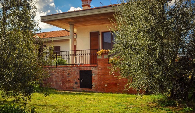 Beautiful apartment for 4 people with WIFI, TV and patio, close to Arezzo