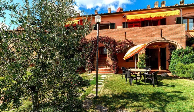 Beautiful apartment for 5 people with WIFI, pool, A/C, TV and veranda, close to San Gimignano