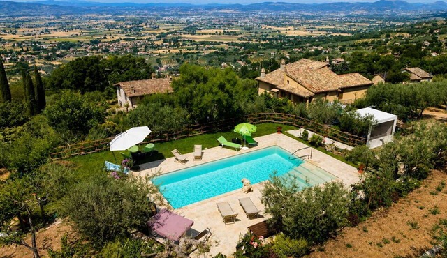 Beautiful apartment for 6 people with pool, WIFI and TV, close to Assisi
