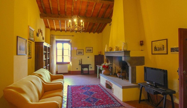 Beautiful private villa for 10 people with private pool, A/C, WIFI, TV and veranda, close to Cor.