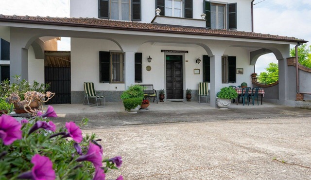 Beautiful private villa for 6 people with terrace and pets allowed