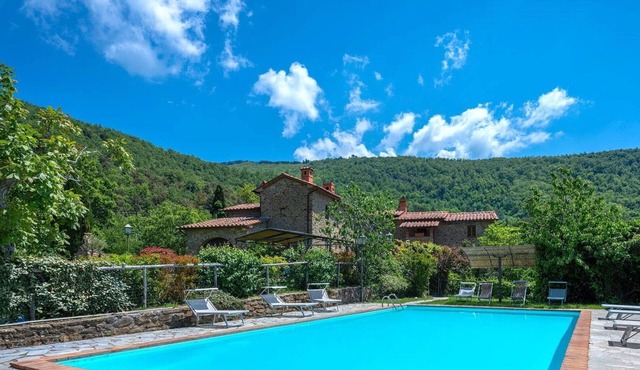 Beautiful private villa with WIFI, private pool, patio, pets allowed and panoramic view