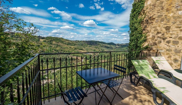 Beautiful private villa for 4 people with hot tub, WIFI, A/C, TV, terrace and panoramic view