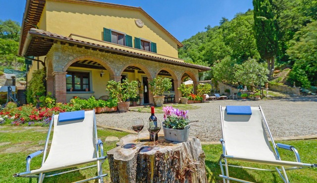 Beautiful private villa with private pool, WIFI, TV, patio, pets allowed and panoramic view