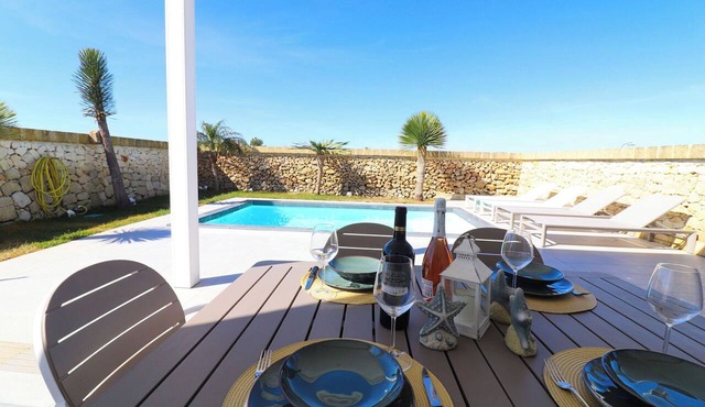 Beautiful private villa for 4 people with WIFI, A/C, private pool, terrace and panoramic view