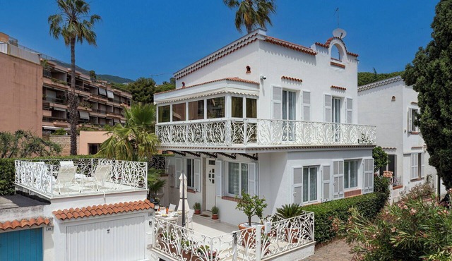 Beautiful villa for 7 people with WIFI, A/C, TV, patio and panoramic view