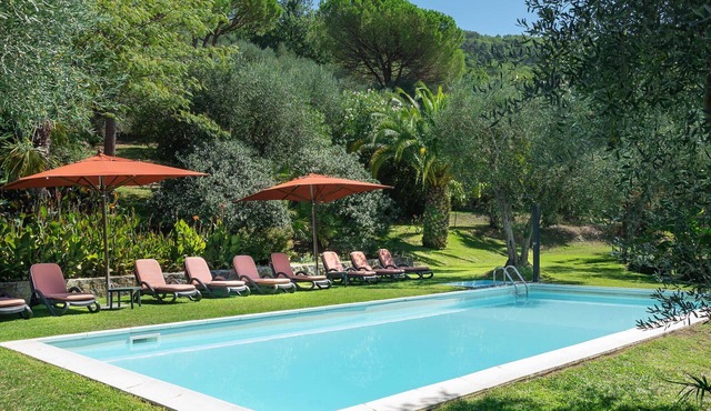 Beautiful villa with WIFI, private pool, A/C, TV, terrace and panoramic view, close to Lucca
