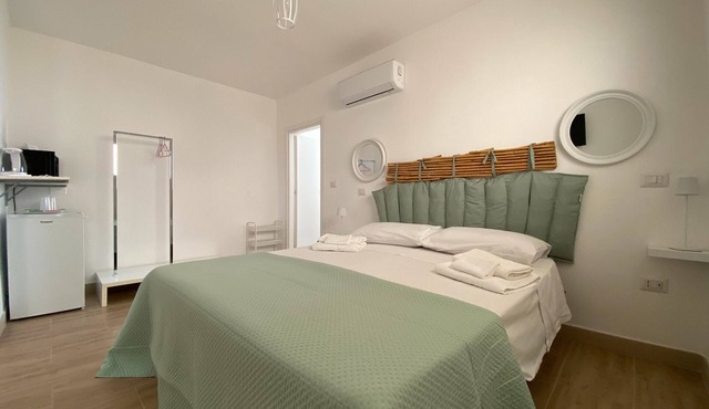 Bed and Breakfast 'Isid'Oro Rooms - Camera 3' with Wi-Fi and Air Conditioning