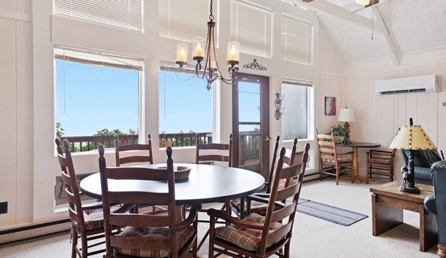 Beech Mtn Chalet | Long-Range Views, Sleeps 9, AC in Beech Mountain