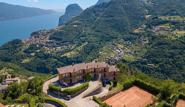 Bellevue Modern Apartment 4, Tremosine, Italy
