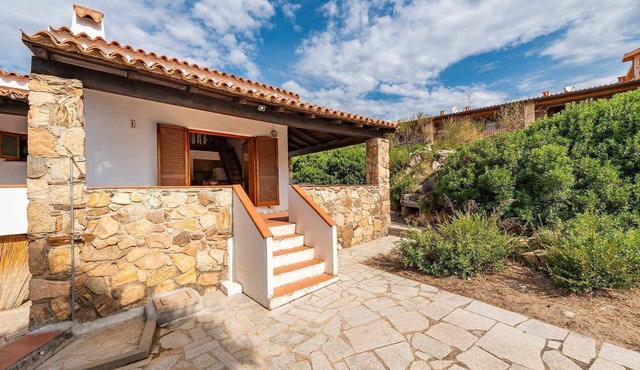 BILO CARAIBI 2: lovely vacation home in villa just 150 meters from the sea