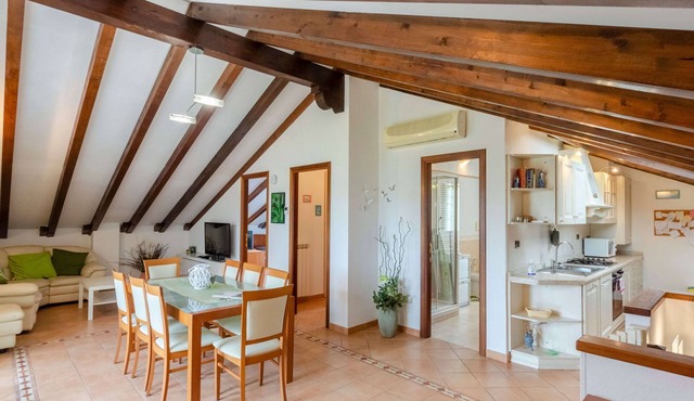 Ca du Pescou Charmantes Dachgeschoss in San Massimo by Interhome