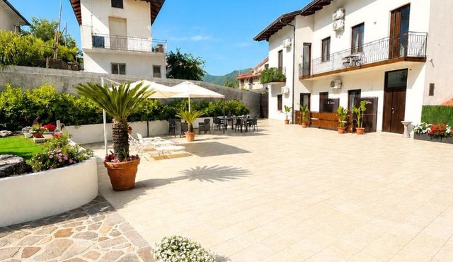 Carlo's Luxury Villa