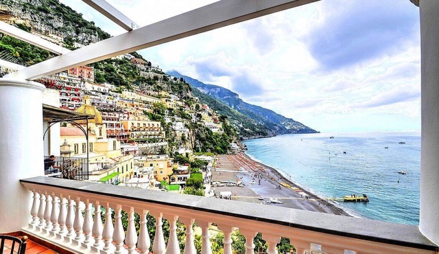 Casa Amare: A charming independent house which faces the sun and the sea, with Free WI-FI.