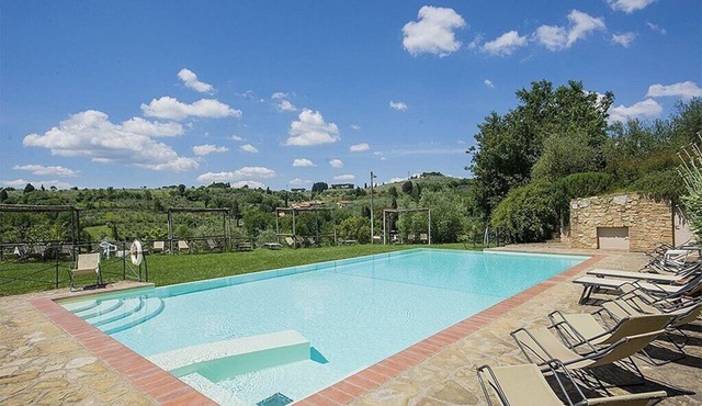 Casa Bonannia G: A bright one-story apartment in the characteristic style of the Tuscan countryside.