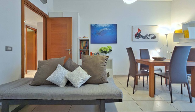Casa Elena, Cozy stay steps from Metro Station