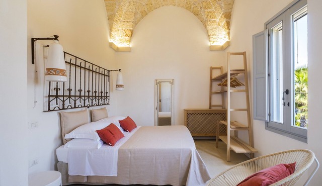 Casa Litarà, Suite Griddha Room with Shared Pool, Wi-Fi, and Air Conditioning