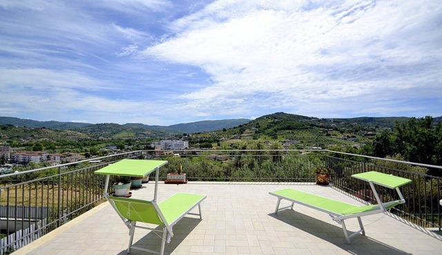 Casa Nilla: A cheerful two-story townhouse situated in a quiet location, a few minutes from the town center, with Free WI-FI.