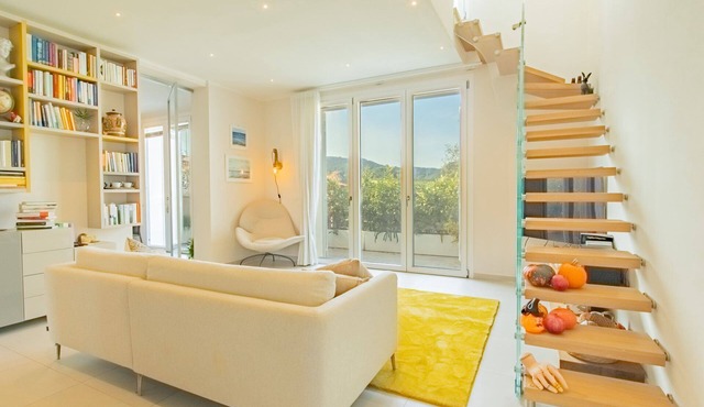 Casa Sotto Bomba a stone's throw from the sea.
