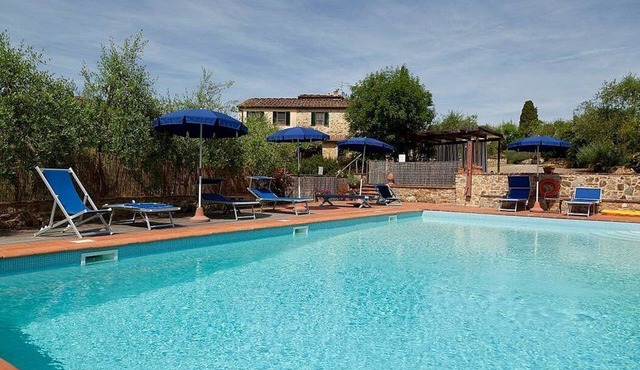 Casa Sparviero B: A characteristic one-story apartment that covers the entire ground floor of a villa surrounded by meadows and by green hills, with Free WI-FI.