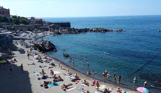 casetta sopra il mare