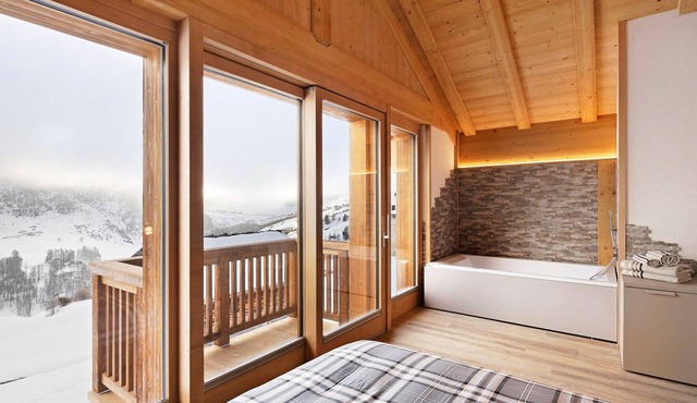 Chalet 'Plaz' with Mountain Views, Private Garden and Wi-Fi