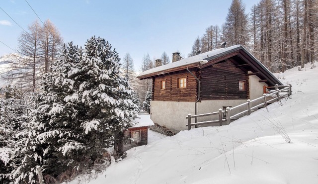 Chalet 'Royal' with Mountain View, Private Garden and Wi-Fi