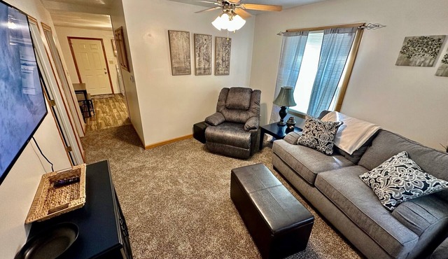 Charming 2-bedroom house, close to attractions and main roads/highways. in Springfield