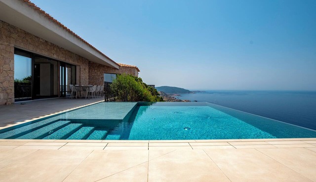 Clifftop design villa with infinity pool facing the sunset