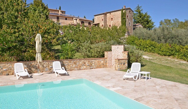 Cosy apartment for 2 guests with WIFI, pool, TV and pets allowed, close to San Gimignano