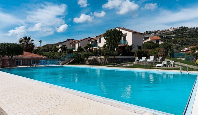 Cosy apartment for 4 guests with WIFI, pool, TV, terrace and pets allowed