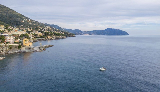 Cosy apartment for 6 guests with WIFI, TV, balcony and pets allowed, close to Genoa