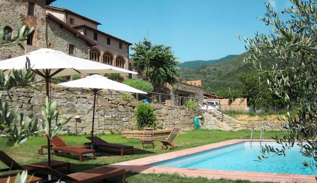 Cosy apartment in villa for 4 people with WIFI, pool, TV and terrace