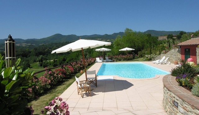 Country House /Farm House in Santo Stefano with 5 bedrooms sleeps 9