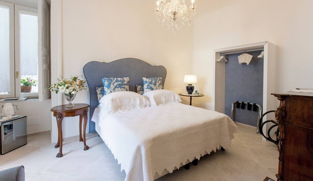 Daphne Suite with garden within walking distance of the station and the sea