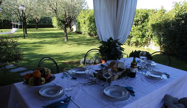 "DIMORA DEGLI ULIVI" single villa, fenced garden, privacy, AC, pet friendly