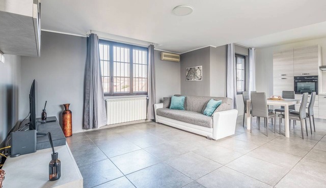 Elegant apartment with private terrace - between Milan and Rho Fiera
