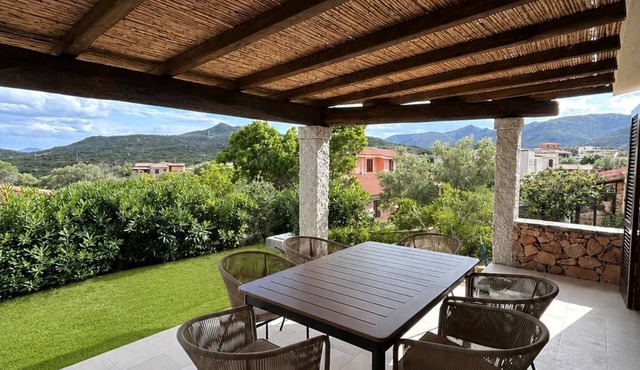 Elegant vacation cottage with private garden