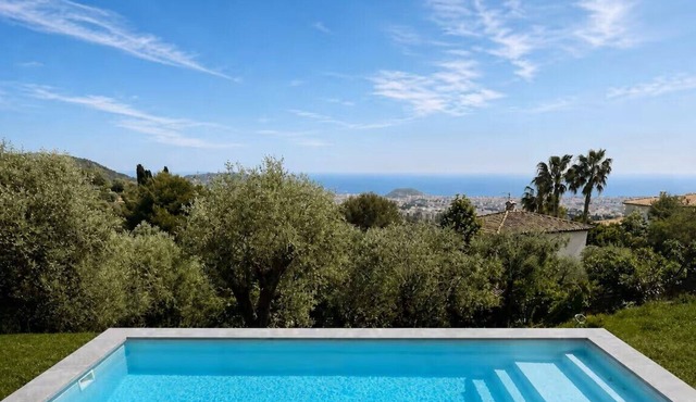 Exceptional villa with pool and sea view