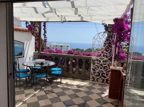 EXCLUSIVE LUXURY HOUSE "VILLA POMPEIANA" IN VIA CAMERELLE 65a CON TERRAZZA VISTA MARE