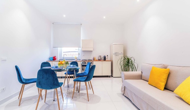 Family-friendly contemporary villa with garden for up to 10 people