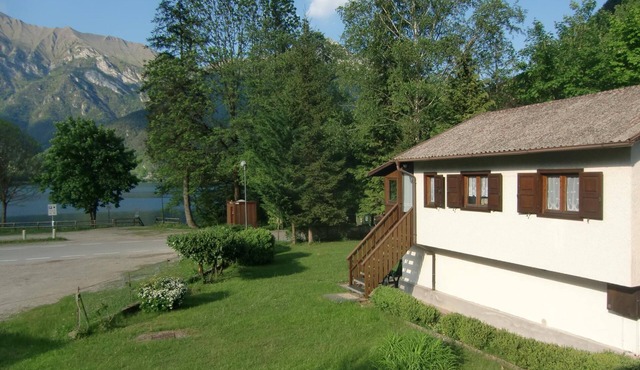 Freistehendes Haus mit Veranda mit Seeblick by Interhome