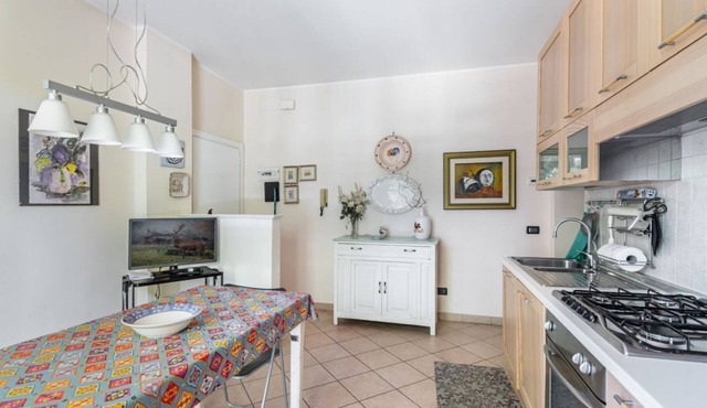 GuestHost - Apartment located on the second floor of a building without a lift.In 60 square meters of space it comfortably accommodates 4 people with two bedrooms: one with a double bed and one with a double sofa bed.Exclusive uncovered parking space ava