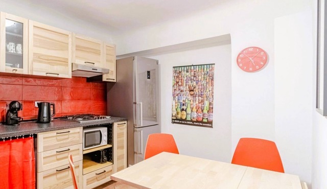 GuestHost - In the heart of Genoa, on Via Rivoli, a cozy 60 sqm apartment ideal for 3 guests. Located on the -1 floor of a building without an elevator, it offers comfort and tranquility just steps from the lively city center. The area is well served by