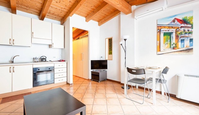 GuestHost - Lovely studio apartment located just 350m from Lodi M3 stop